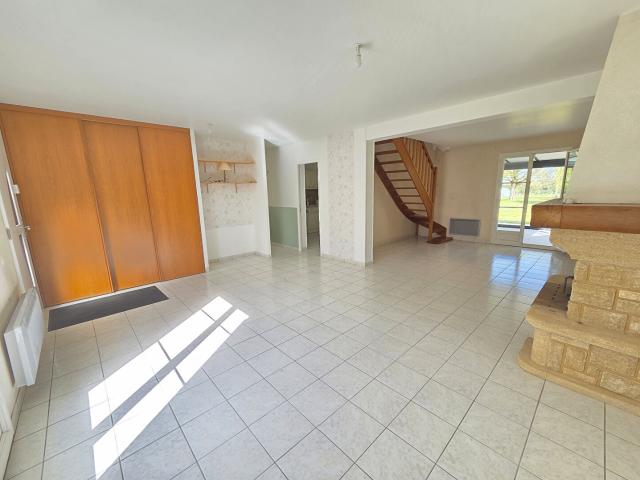 Maison 141 m2 5 Chambres sur 1800 m2 de terrain plat et clos