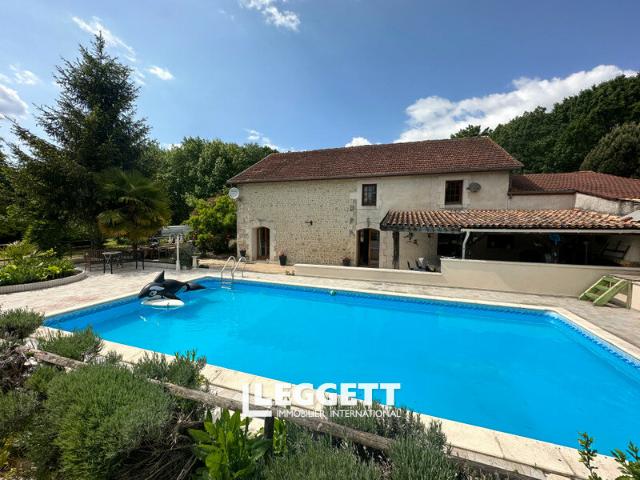 Maison 14 pièces 275 m²