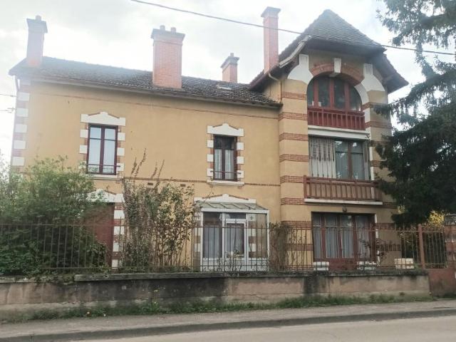 Maison 14 pièces 290 m²
