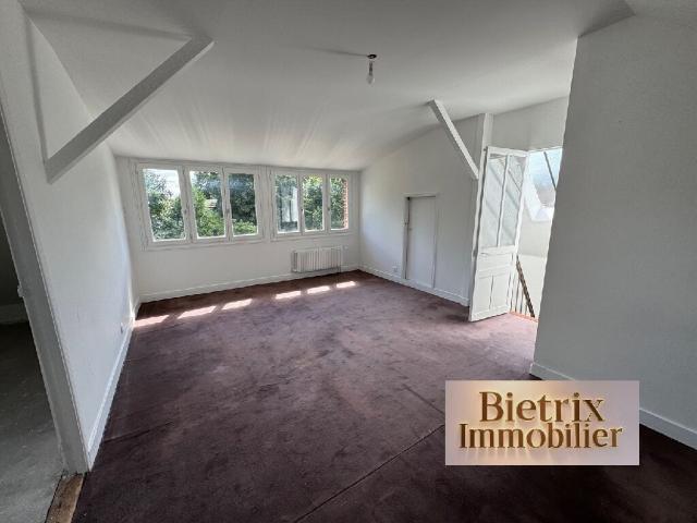 Maison 14 pièces, 235 m² à louer à L'Isle Adam 95290