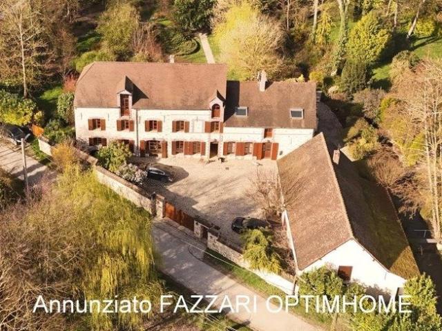 Maison 14 pièces 347 m²