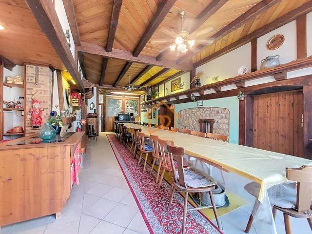 Maison 14 pièces 354 m²