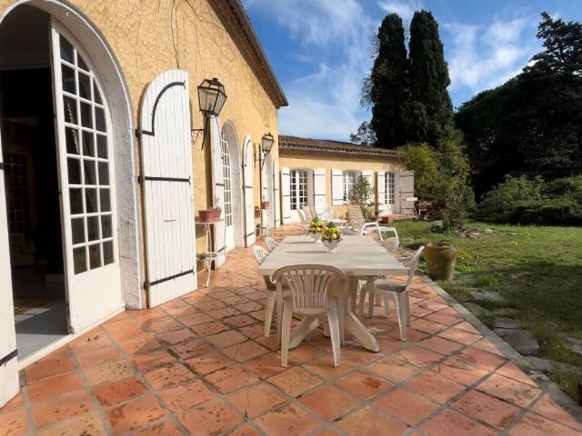 Maison 14 pièces 355 m²