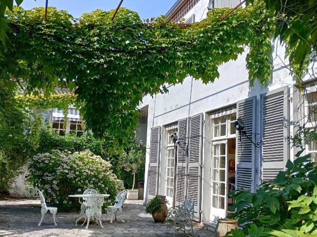 Maison 14 pièces 370 m²