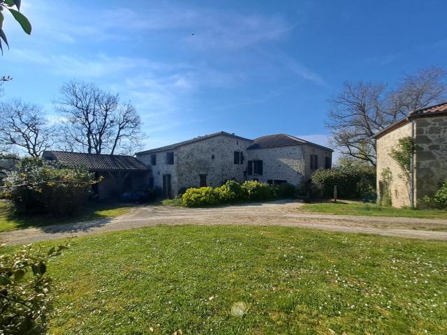 Maison 14 pièces 380 m²