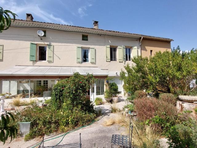 Maison 14 pièces 385 m²