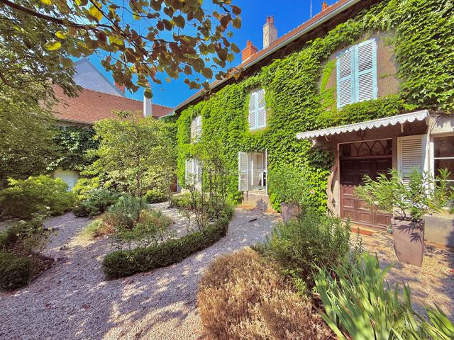 Maison 14 pièces 390 m²