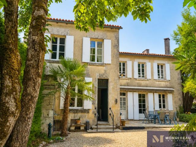 Maison 14 pièces 390 m²