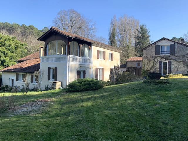 Maison 14 pièces 313 m²