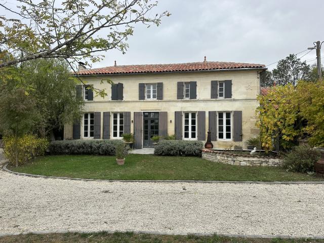 Maison 14 pièces 310 m²