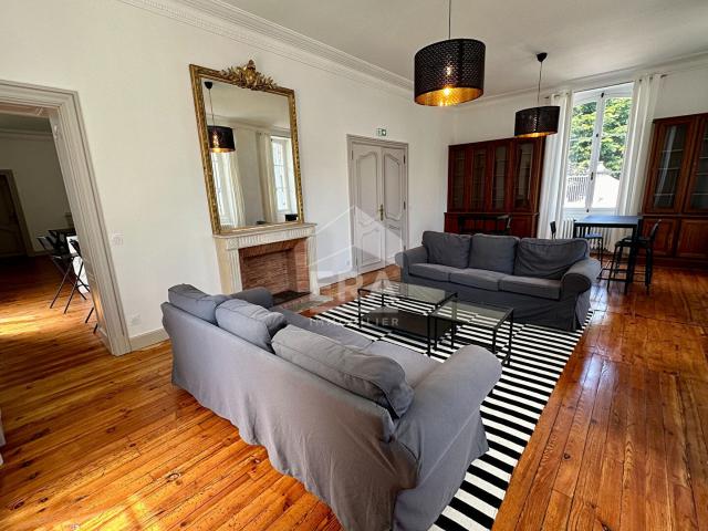 Maison 14 pièces 338 m²