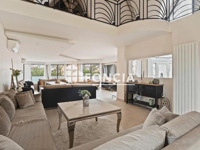 Maison 14 pièces 450 m²