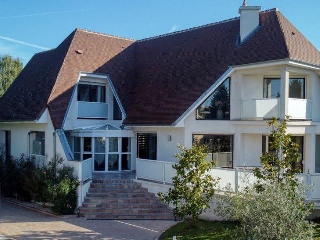 Maison 14 pièces 450 m²