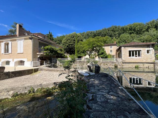 Maison 14 pièces 460 m²