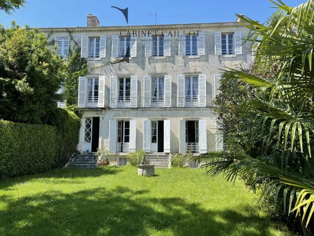 Maison 14 pièces 471 m²