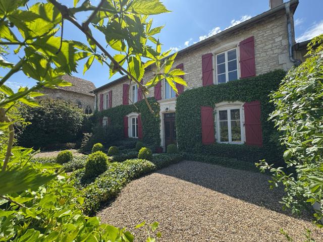 Maison 14 pièces 476 m²