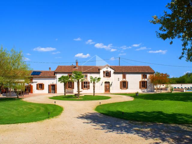 Maison 14 pièces 480 m²