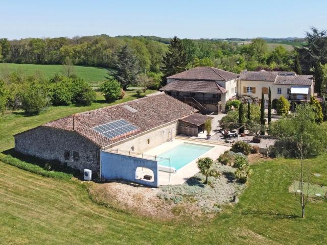 Maison 14 pièces 410 m²