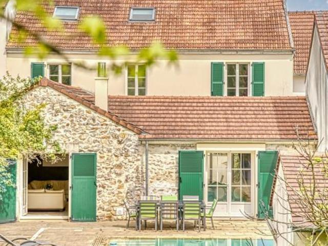 Maison 14 pièces 414 m²