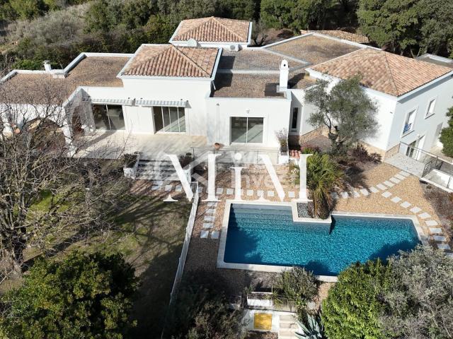 Maison 14 pièces 420 m²