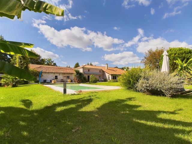 Maison 14 pièces 420 m²