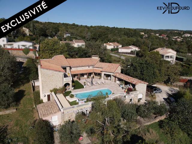 Maison 14 pièces 432 m²