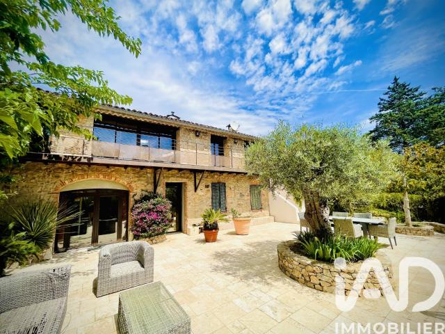 Maison 14 pièces 546 m²