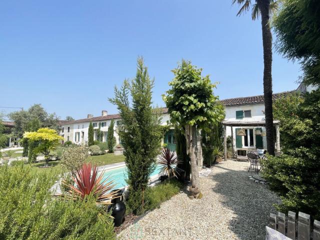 Maison 14 pièces 580 m²