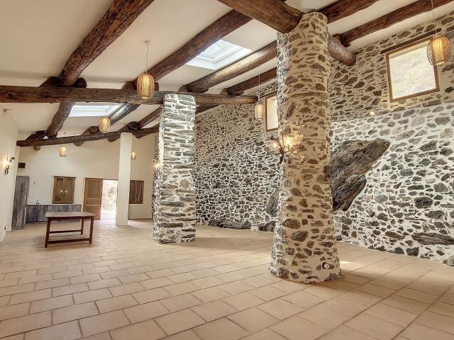 Maison 14 pièces 584 m²