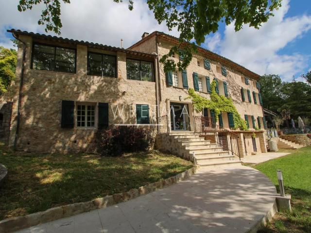 Maison 14 pièces 662 m²