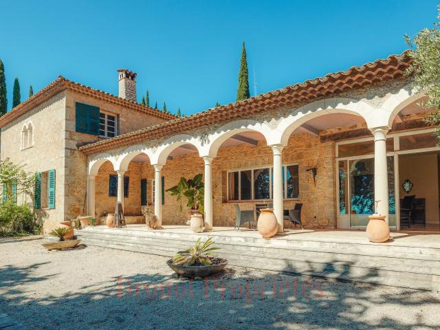 Maison 14 pièces 610 m²