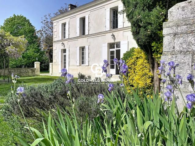 Maison 14 pièces 631 m²