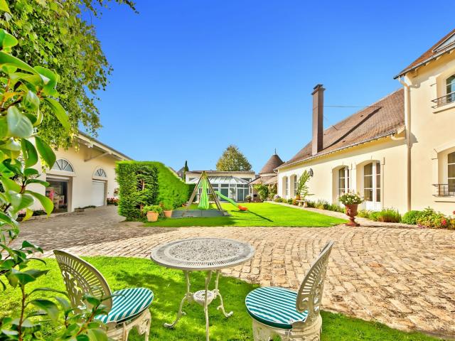 Maison 14 pièces 867 m²