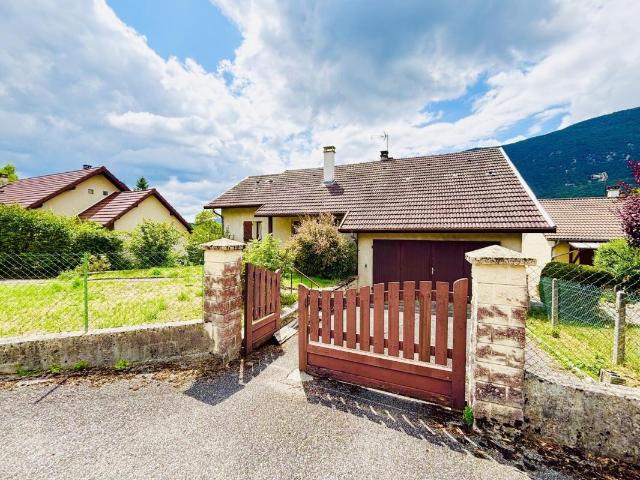 Maison 14m2 terrain 2032m2 vue dégagée