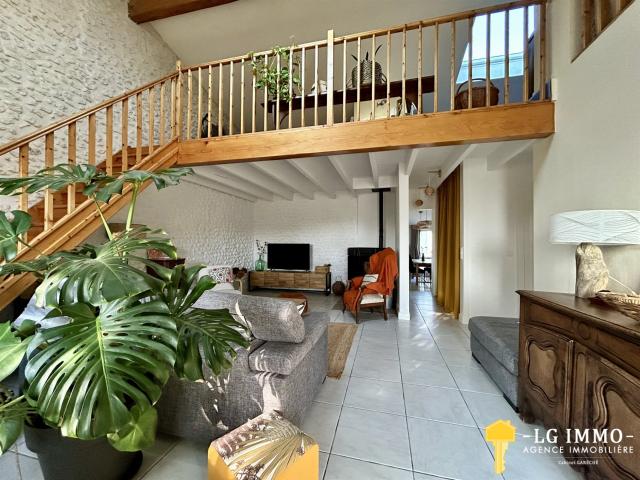 Maison 156m2, piscine chauffée et garage 156m² Arces