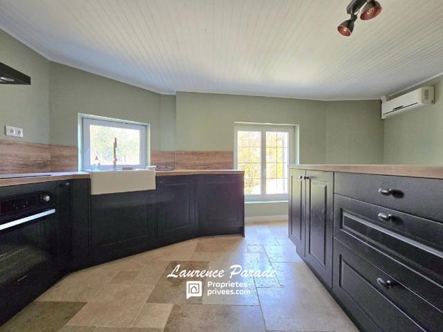 Maison 158m² en pierre, dépendance, terrain, ruisseau