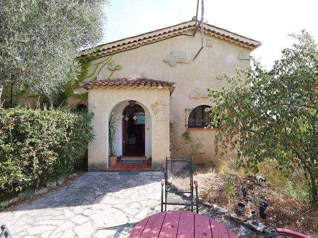 Maison 150 m² avec jardin de 1600 m² Spéracèdes 150m² Spéracèdes