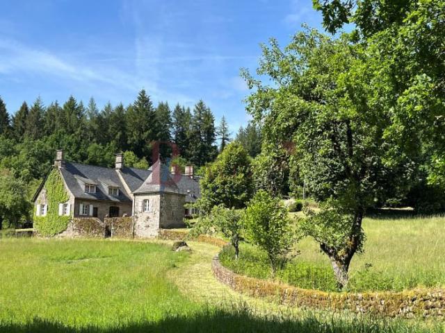 Maison 15 pièces 1 000 m²