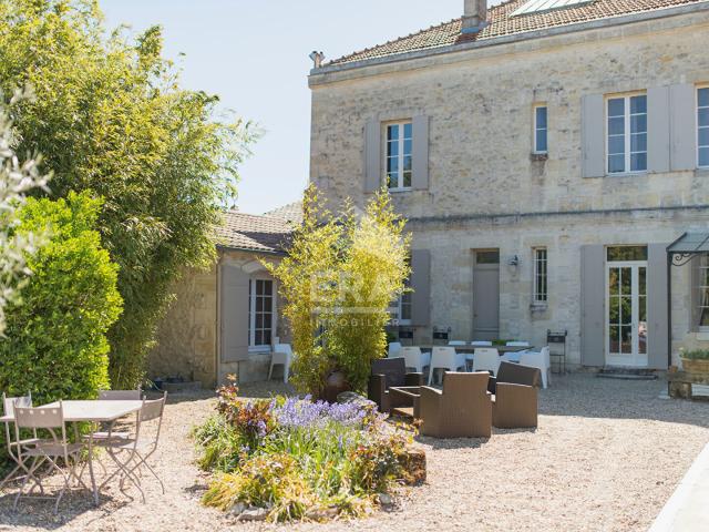 Maison 15 pièces 1 000 m²