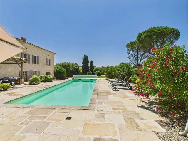 Maison 15 pièces 382 m²
