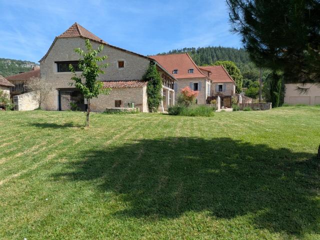Maison 15 pièces 390 m²