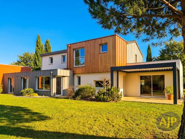 Maison 15 pièces 394 m²