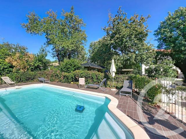 Maison 15 pièces 394 m²