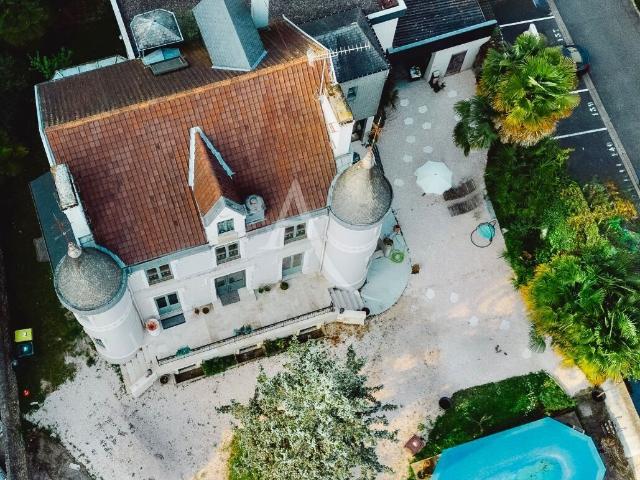 Maison 15 pièces 395 m²
