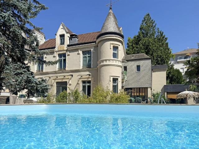 Maison 15 pièces 395 m²