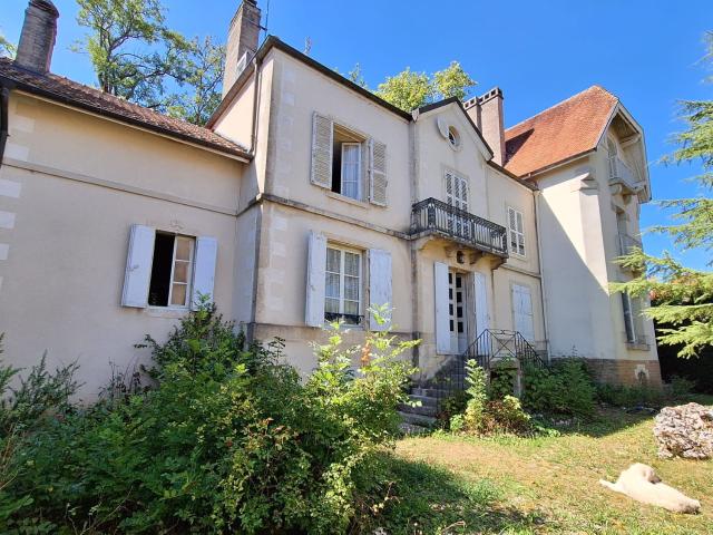 Maison 15 pièces 300 m²
