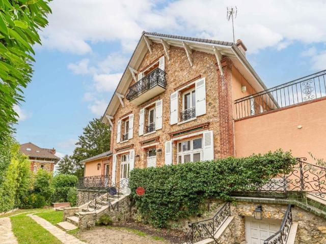Maison 15 pièces 300 m²