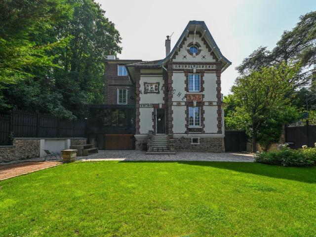 Maison 15 pièces 300 m²