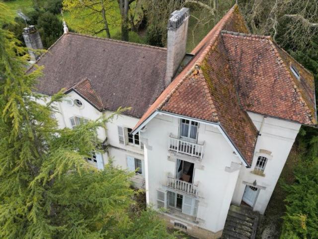 Maison 15 pièces 300 m²