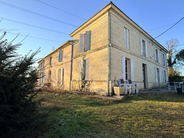 Maison 15 pièces 300 m²